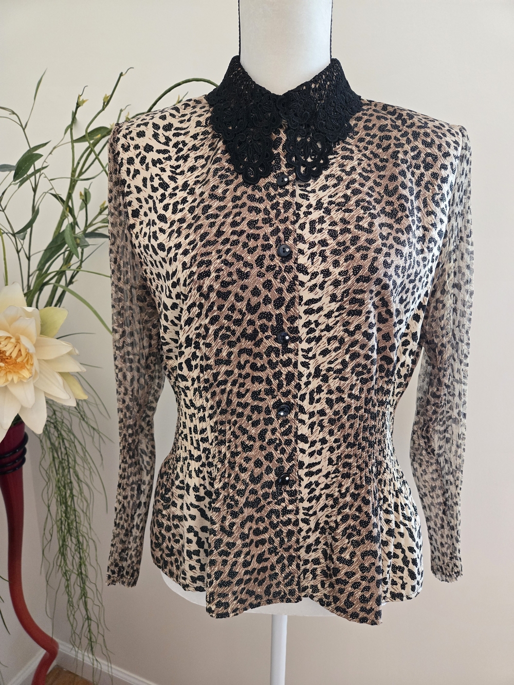 K.M. Fashion Korean Blouse Leopard Print Lace Collar Sheer Pleated Sleeve SizeM